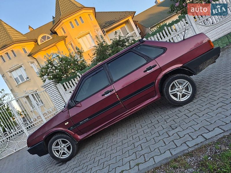 Седан ВАЗ / Lada 21099 1996 в Черновцах