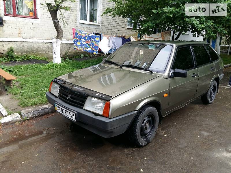 Хэтчбек ВАЗ / Lada 2109 2001 в Ровно