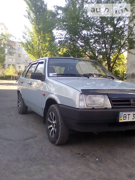 Хэтчбек ВАЗ / Lada 2109 2004 в Новой Каховке