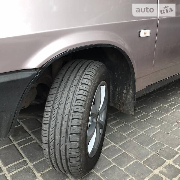 Хетчбек ВАЗ / Lada 2109 2001 в Кривому Розі фото 4 Хетчбек ВАЗ / Lada 2109 2001 в Кривому Розі