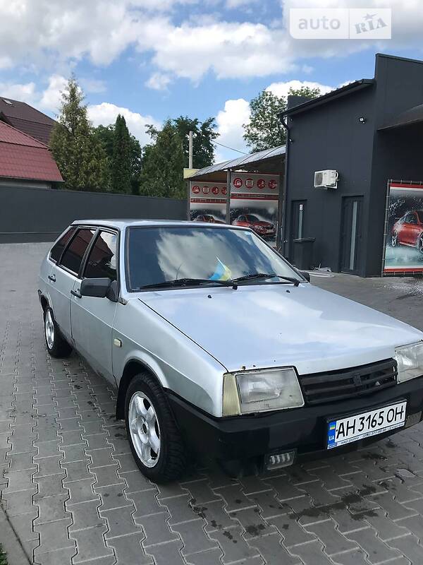 Хэтчбек ВАЗ / Lada 2109 2003 в Черновцах