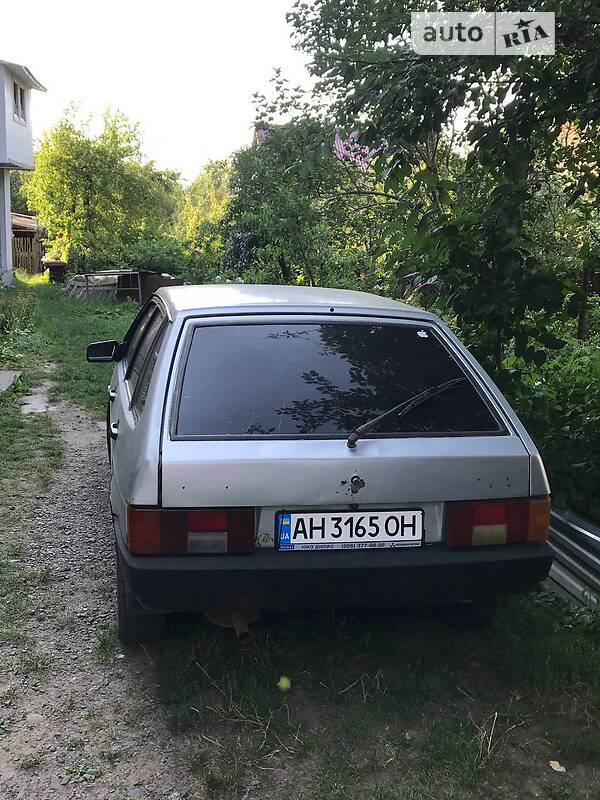 Хэтчбек ВАЗ / Lada 2109 2003 в Черновцах