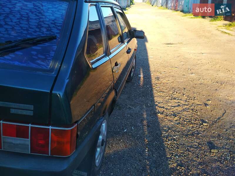 Хэтчбек ВАЗ / Lada 2109 2002 в Львове