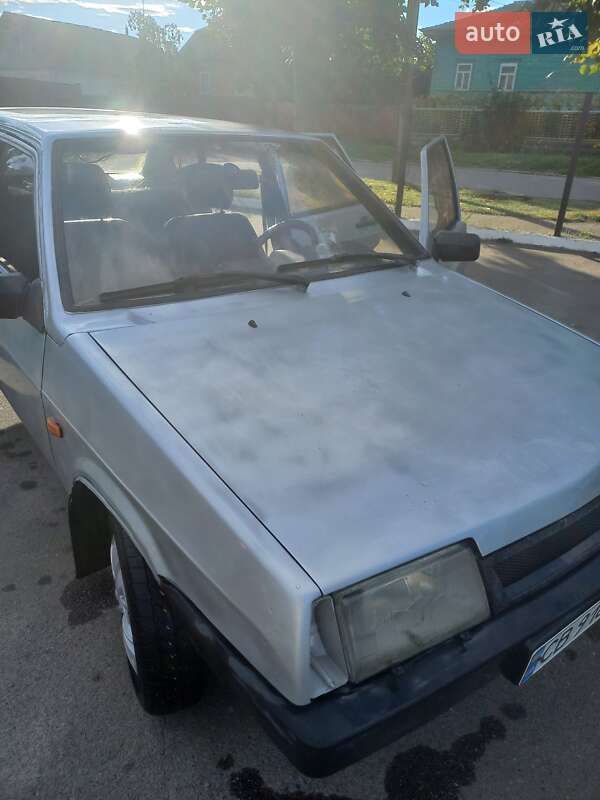 Хэтчбек ВАЗ / Lada 2109 2001 в Чернигове фото 4 Хэтчбек ВАЗ / Lada 2109 2001 в Чернигове