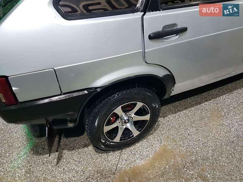 Хетчбек ВАЗ / Lada 2109 2003 в Чернівцях