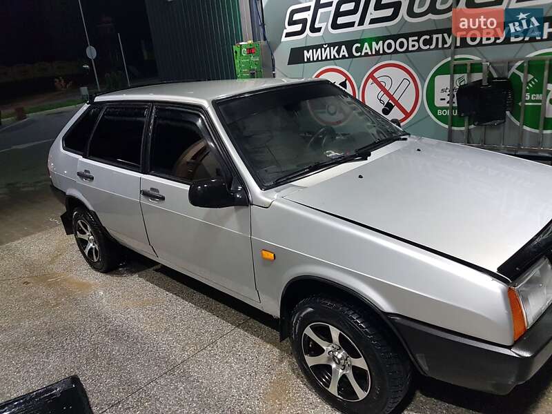 Хетчбек ВАЗ / Lada 2109 2003 в Чернівцях