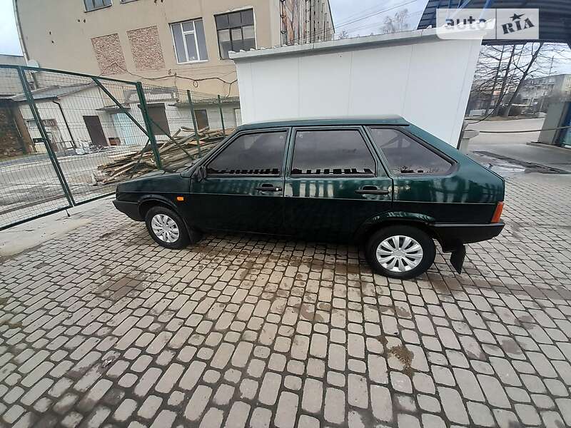 Хетчбек ВАЗ / Lada 2109 2004 в Долині