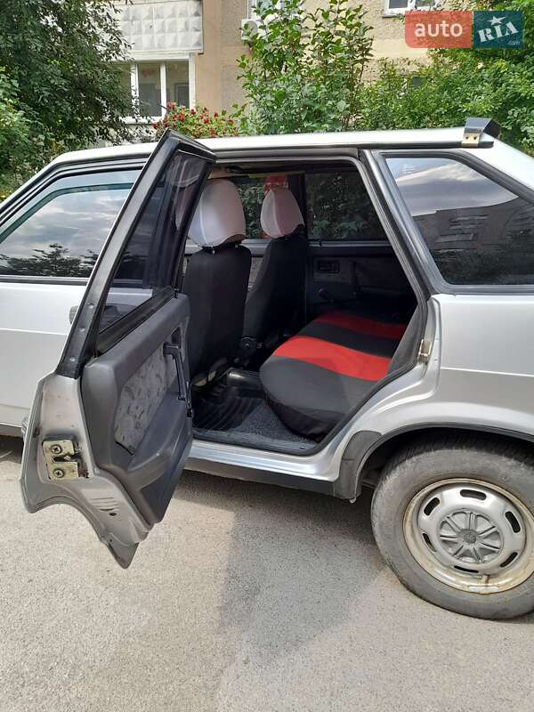 Хэтчбек ВАЗ / Lada 2109 2004 в Виннице