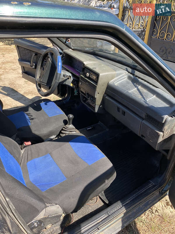 Хэтчбек ВАЗ / Lada 2109 2002 в Тарутине
