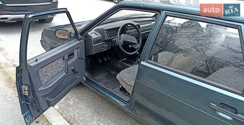 Хэтчбек ВАЗ / Lada 2109 2004 в Киеве