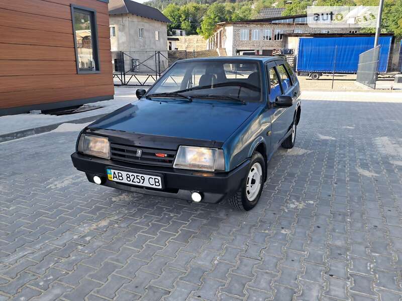 Хэтчбек ВАЗ / Lada 2109 2000 в Могилев-Подольске