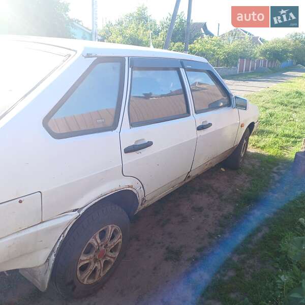 Хэтчбек ВАЗ / Lada 2109 1998 в Решетиловке