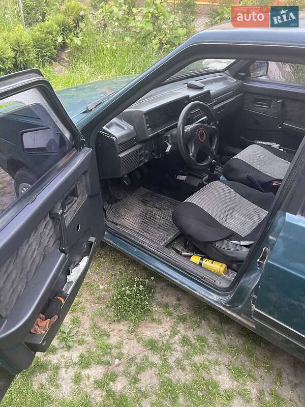 Хэтчбек ВАЗ / Lada 2109 2000 в Львове