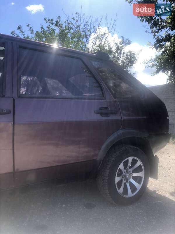 Хэтчбек ВАЗ / Lada 2109 2000 в Александровке