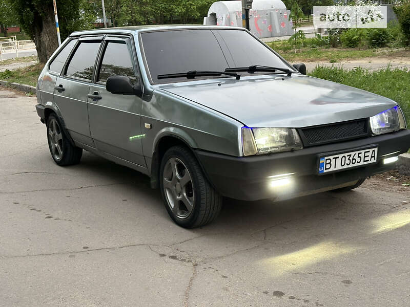 Хэтчбек ВАЗ / Lada 2109 2002 в Херсоне