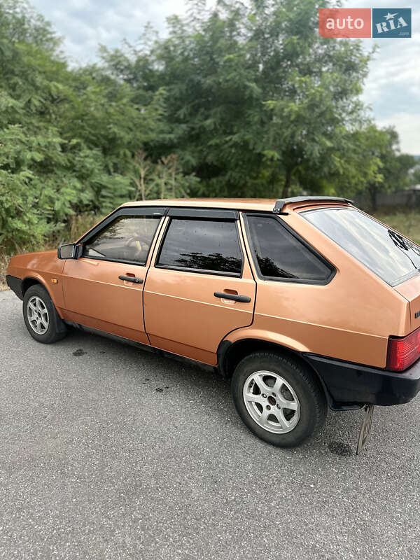 Хэтчбек ВАЗ / Lada 2109 1999 в Каменке
