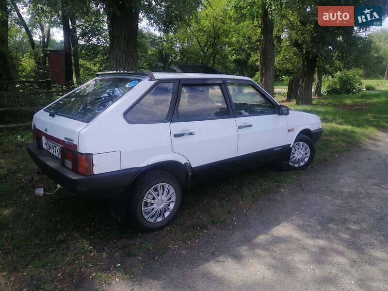 Хэтчбек ВАЗ / Lada 2109 1992 в Каневе фото 3 Хэтчбек ВАЗ / Lada 2109 1992 в Каневе