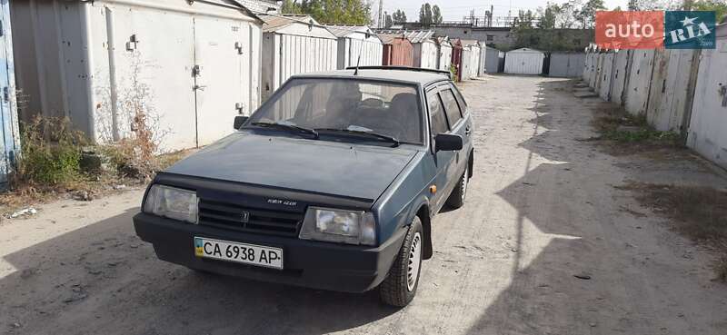 Хэтчбек ВАЗ / Lada 2109 2004 в Каневе