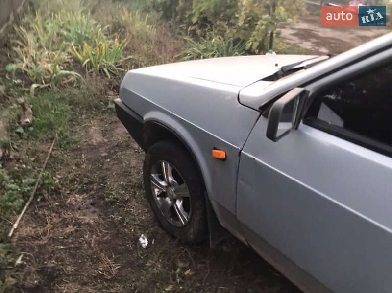 Хэтчбек ВАЗ / Lada 2109 2004 в Криничках