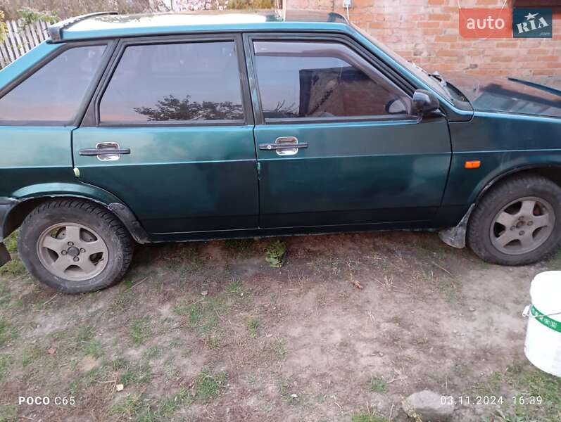 Хэтчбек ВАЗ / Lada 2109 2001 в Виннице