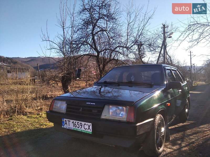 Хэтчбек ВАЗ / Lada 2109 2002 в Делятине