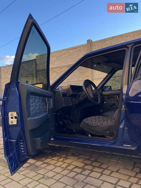 Хэтчбек ВАЗ / Lada 2109 2001 в Днепре