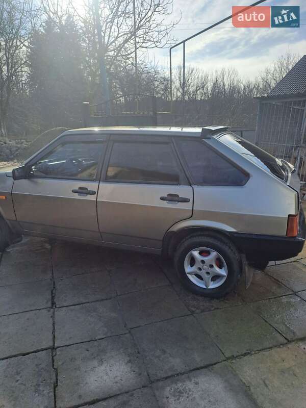 Хэтчбек ВАЗ / Lada 2109 2000 в Черновцах