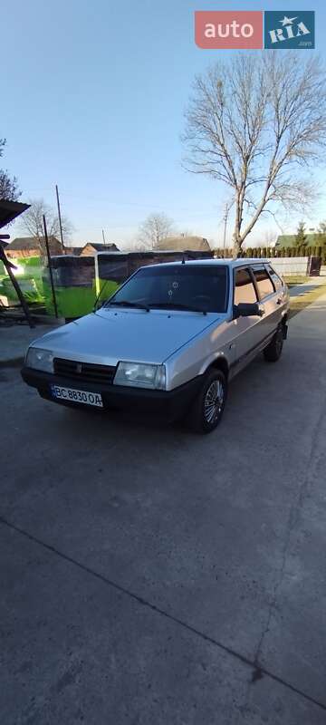Хэтчбек ВАЗ 2109 2002 в 