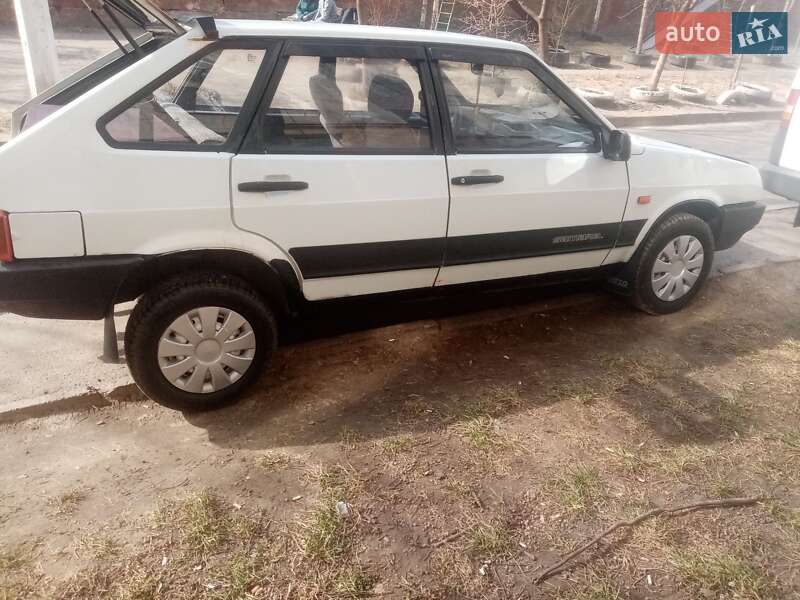 Хэтчбек ВАЗ / Lada 2109 2000 в Ровно