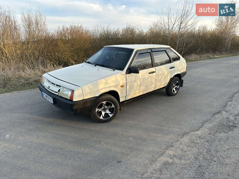 Хетчбек ВАЗ / Lada 2109 1992 в Локачах