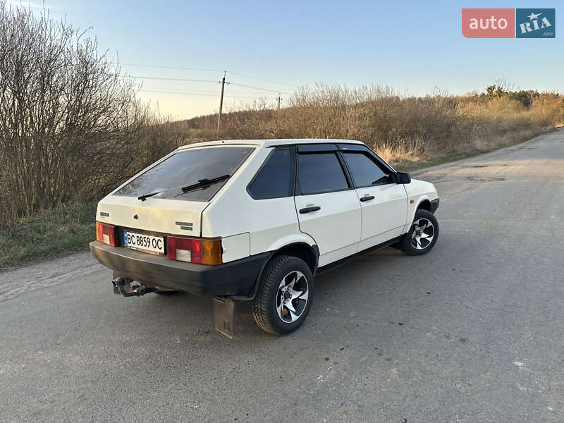 Хетчбек ВАЗ / Lada 2109 1992 в Локачах