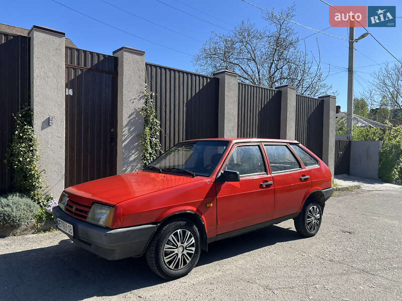 Хэтчбек ВАЗ 2109 1995 в 