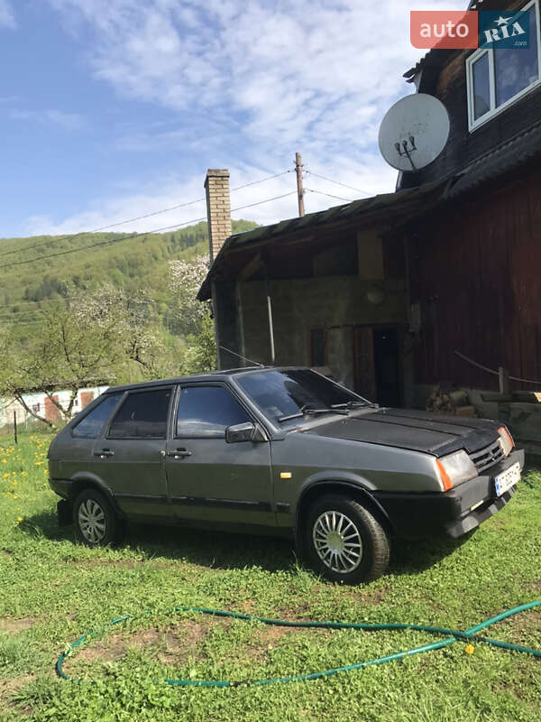 Хэтчбек ВАЗ 2109 1993 в 