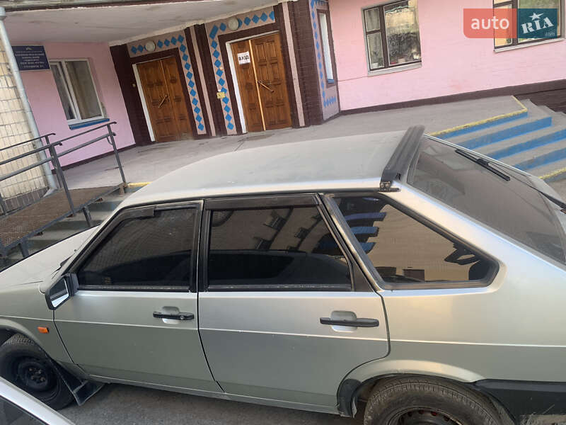 Хэтчбек ВАЗ / Lada 2109 2001 в Каменец-Подольском