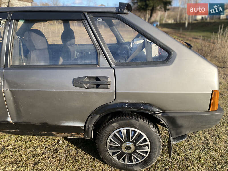 Хэтчбек ВАЗ / Lada 2109 1993 в Дубно