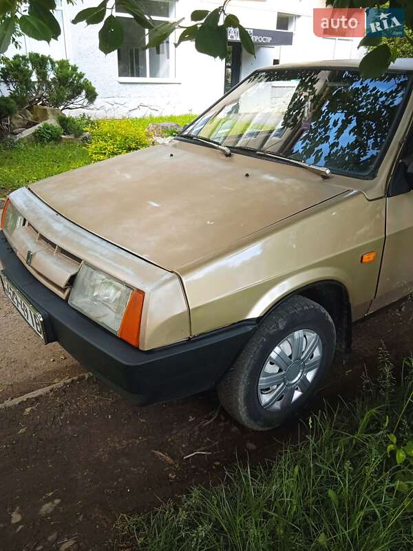 Хэтчбек ВАЗ 2109 1989 в 