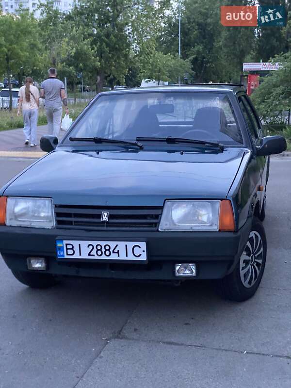 Хэтчбек ВАЗ / Lada 2109 2004 в Киеве