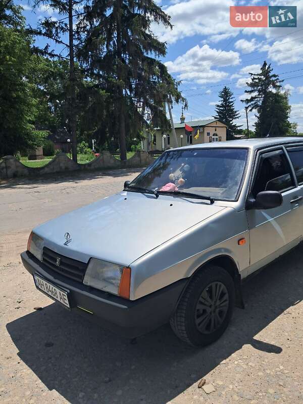 Хэтчбек ВАЗ / Lada 2109 2004 в Черновцах