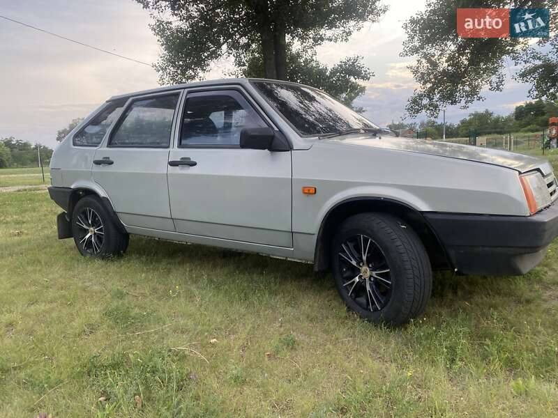 Хэтчбек ВАЗ / Lada 2109 2006 в Зачепиловке