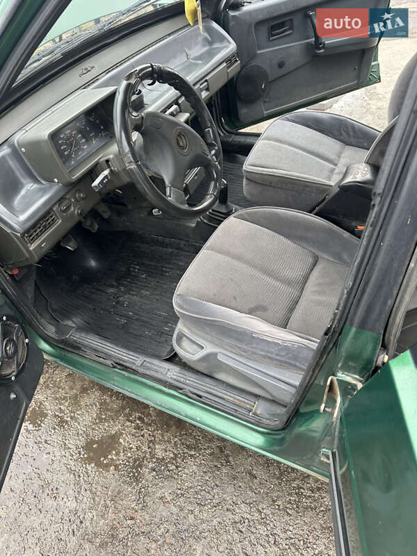 Хэтчбек ВАЗ / Lada 2109 1999 в Запорожье фото 4 Хэтчбек ВАЗ / Lada 2109 1999 в Запорожье