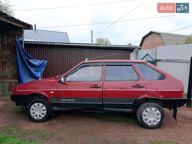 Хэтчбек ВАЗ / Lada 2109 1993 в Гадяче