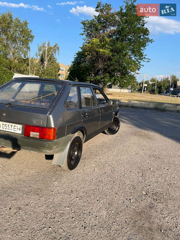 Хэтчбек ВАЗ / Lada 2109 1990 в Кривом Роге