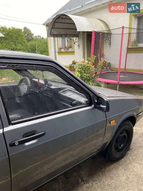 Хетчбек ВАЗ / Lada 2109 2000 в Золочеві