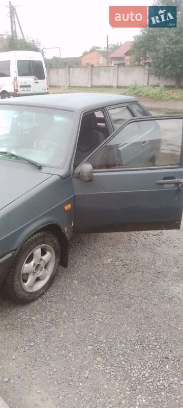 Хэтчбек ВАЗ / Lada 2109 2002 в Житомире