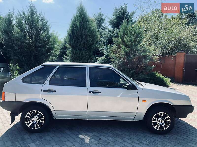 Хэтчбек ВАЗ / Lada 2109 2011 в Новомосковске