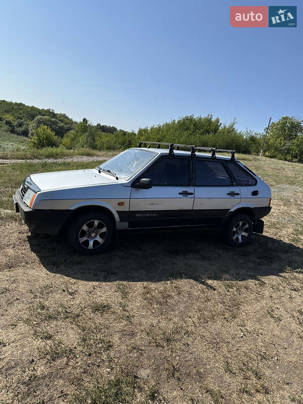 Хэтчбек ВАЗ 2109 2003 в 