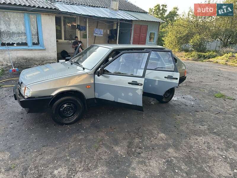Хэтчбек ВАЗ / Lada 2109 2002 в Великом Бурлуке