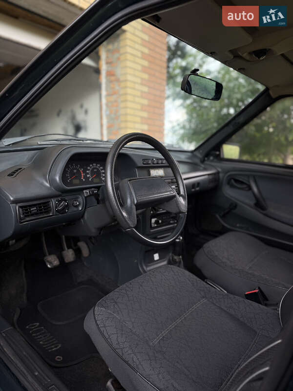 Хэтчбек ВАЗ / Lada 2109 2004 в Александровке