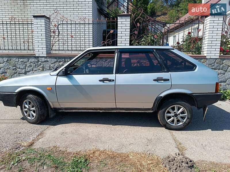 Хэтчбек ВАЗ / Lada 2109 2003 в Украинке