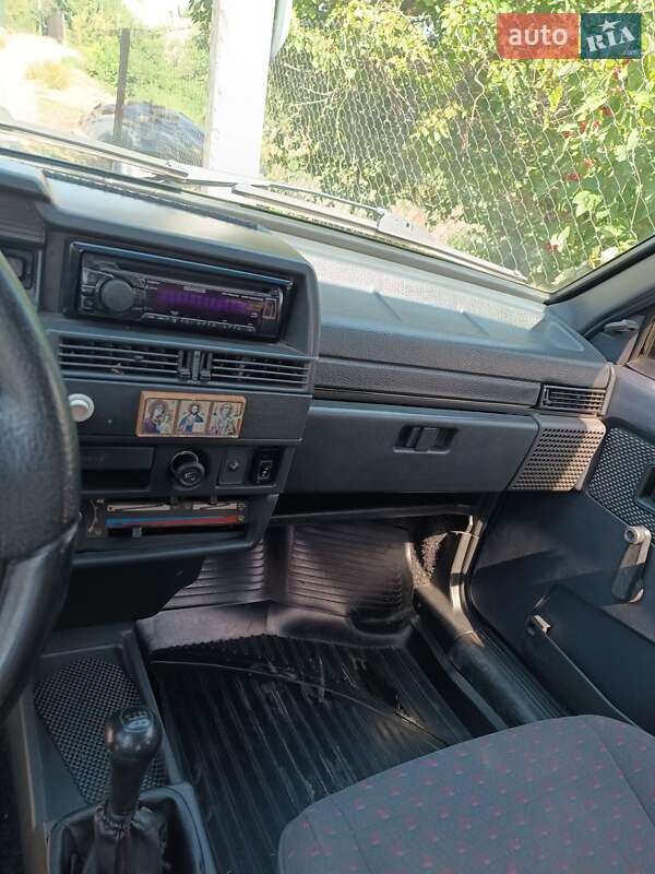 Хэтчбек ВАЗ / Lada 2109 2003 в Украинке